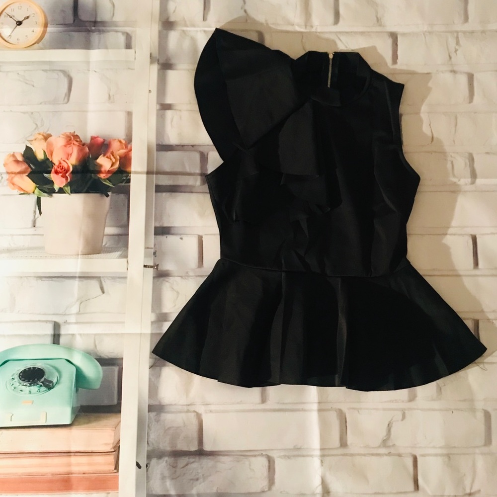 Beautiful and elegant crop top size small.(new)